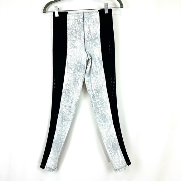 Blue Life Fit Women’s Sz S Perforated Sides Contrast Leggings Activewear Yoga - Picture 8 of 16